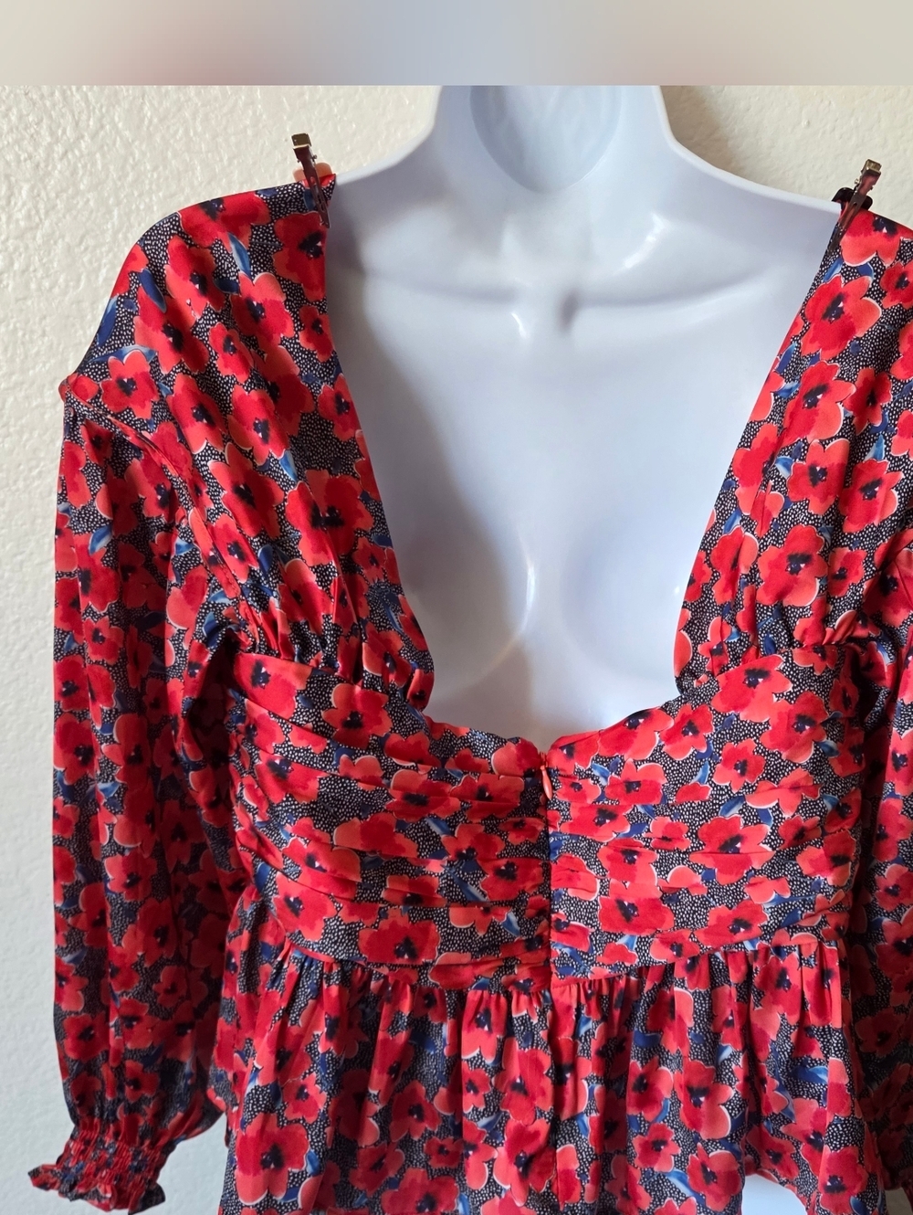 House of Harlow x REVOLVE Burna Blouse in Red Poppy Floral Medium - Picture 4 of 10